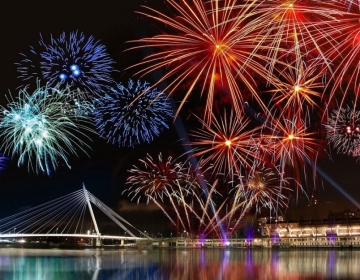 Da Nang fireworks display on 30/4 to 24/6 full Da Nang fireworks display on 30/4 to 24/6 full